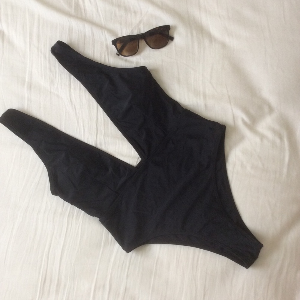 ❗️MOVING SALE❗️Black Plunging One-piece